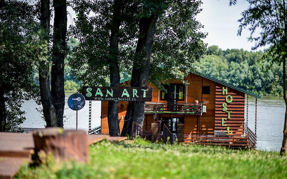 San Art Floating Hostel&Apartments 25/28
