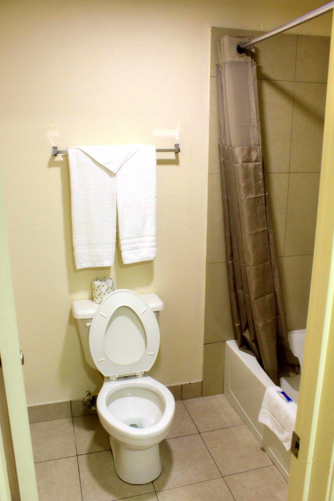 Motel6 Winnie Tx 24/66