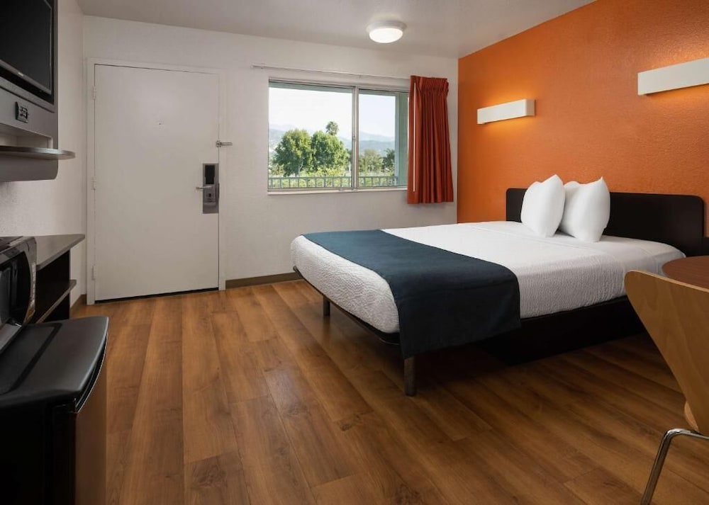 Motel6 Carpinteria, CA - Santa Barbara - North 21/59