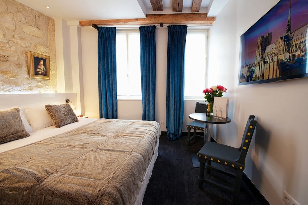 ROOM, SINGLE