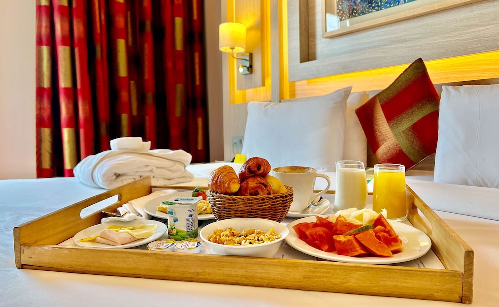 Golden Tulip Le Diplomate Cotonou 60/72