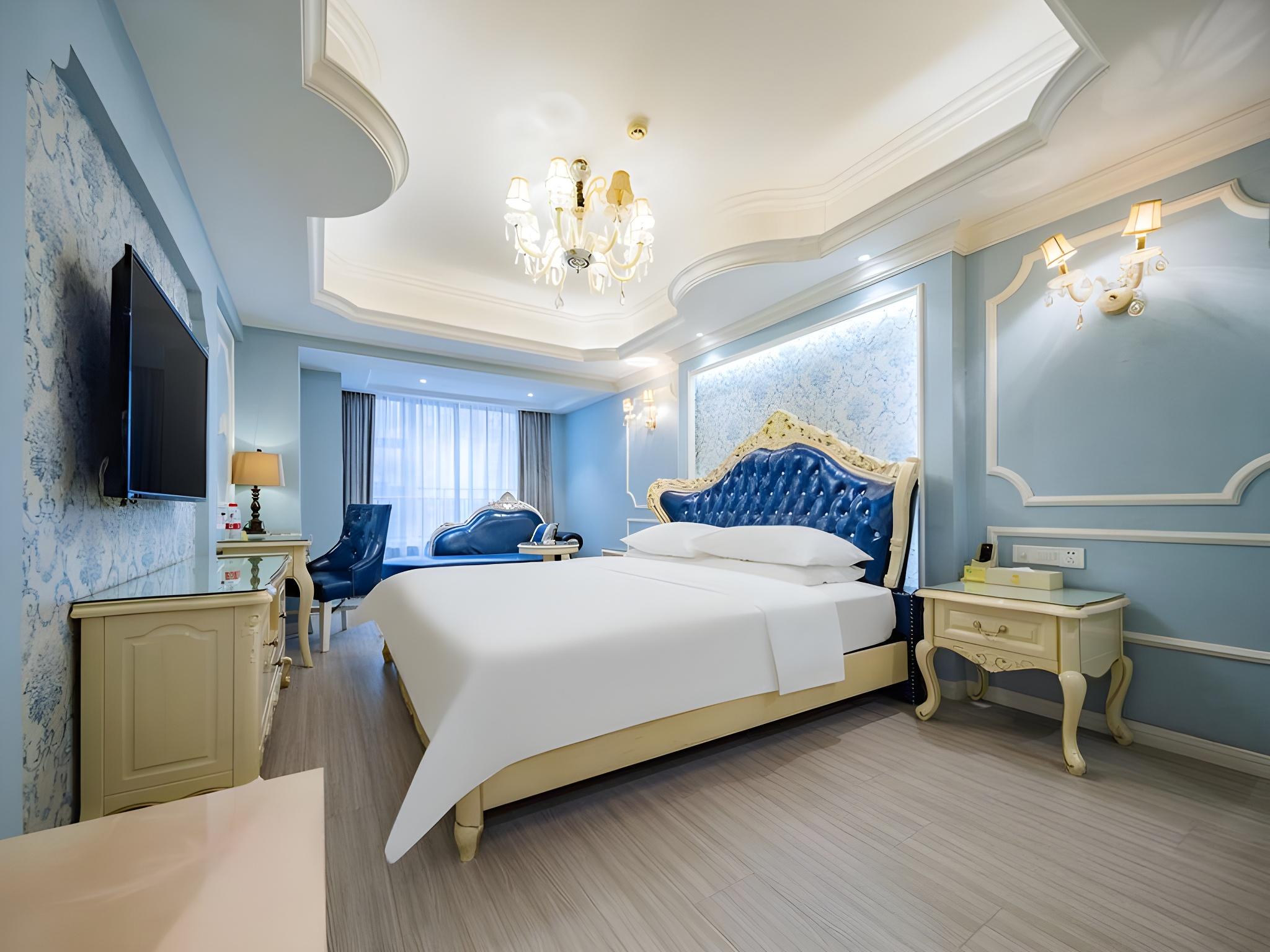 Vienna Hotel (Chengdu Dafeng Metro Station) 30/46