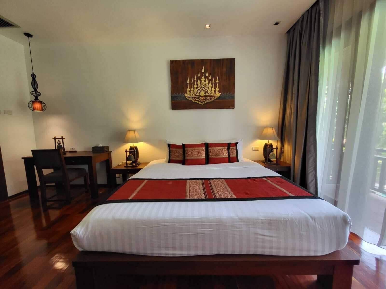 DELUXE, KING BED, BALCONY