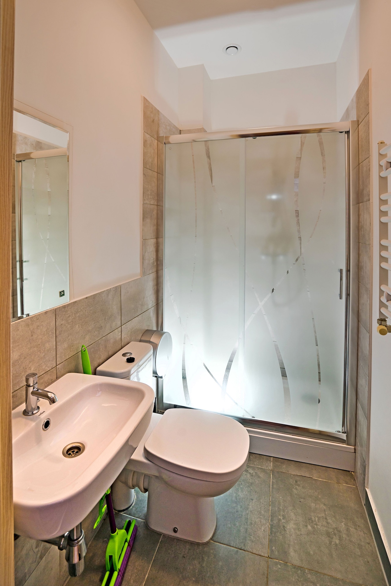ROOM, TRIPLE, SHARED BATHROOM