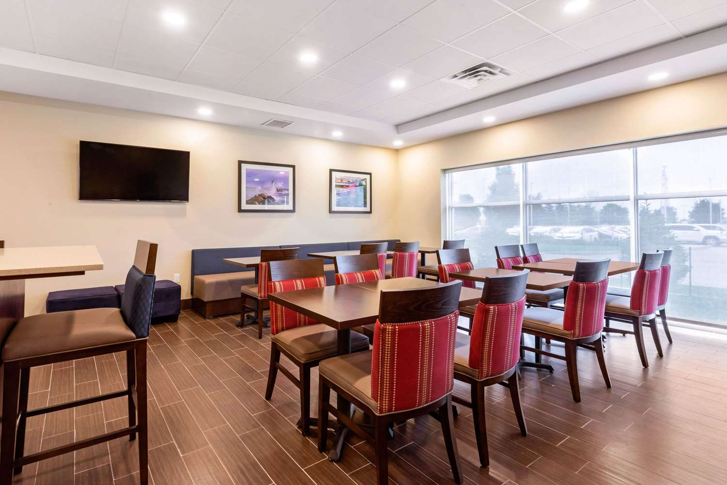 Comfort Inn & Suites Bowmanville 10/12