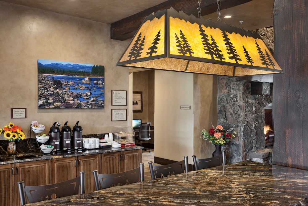 Glacier International Lodge 37/48