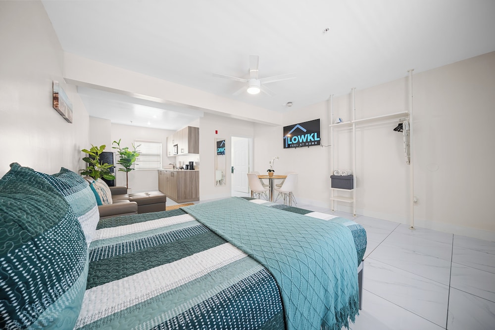 Samantha Apartments by Lowkl 15/46
