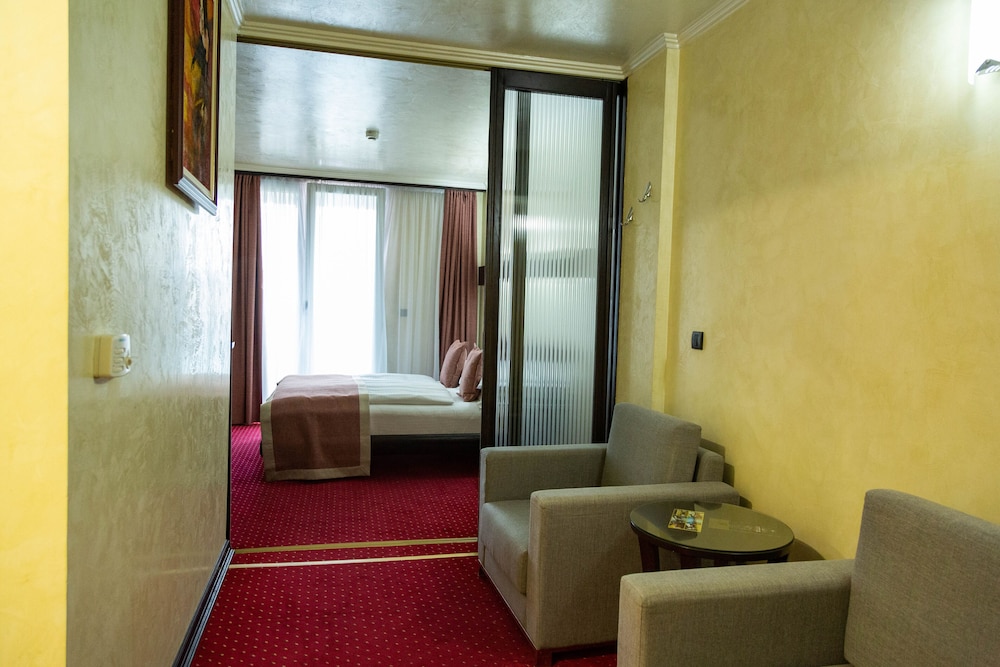 Prezident Hotel 51/75