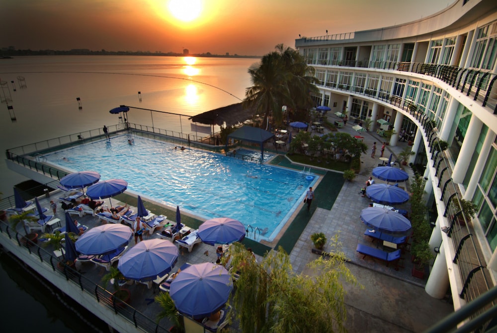 The Hanoi Club Hotel Lake Palais Residences 45/61