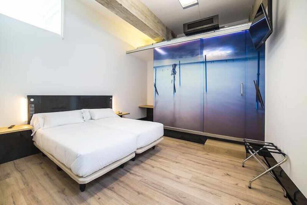 Room, Double Bed