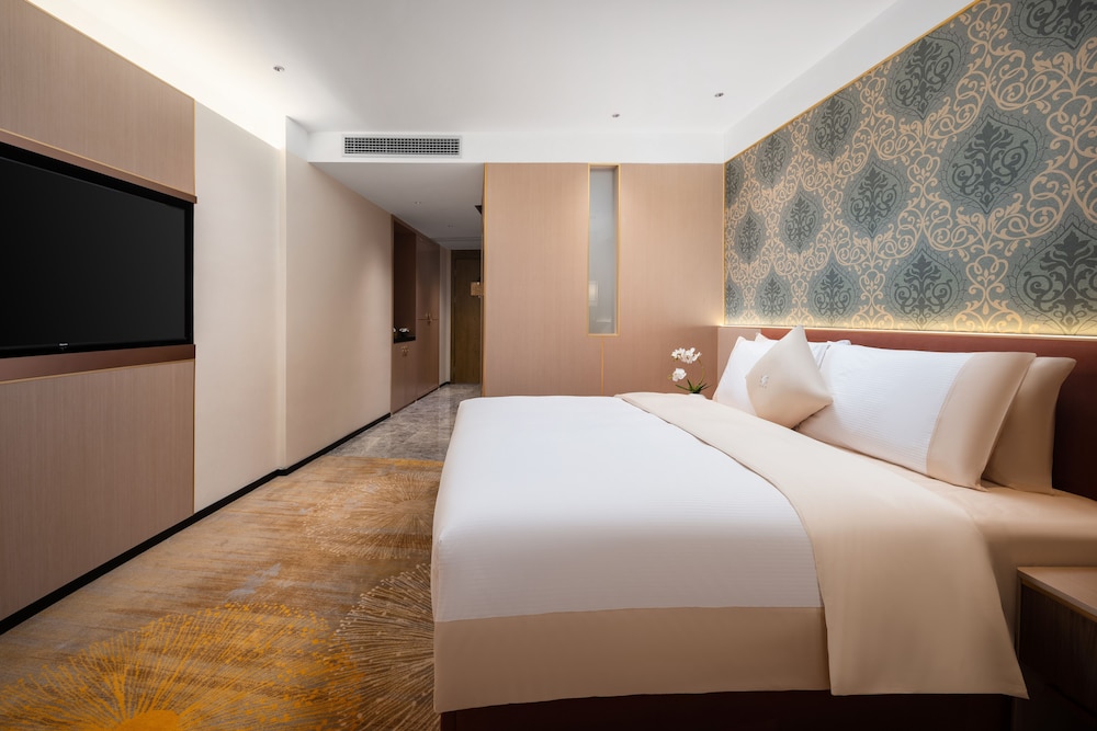ELEGANT KING ROOM
