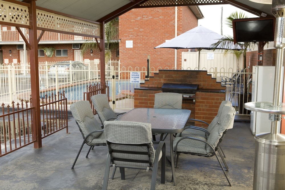 Courtyard Motor Inn 29/36