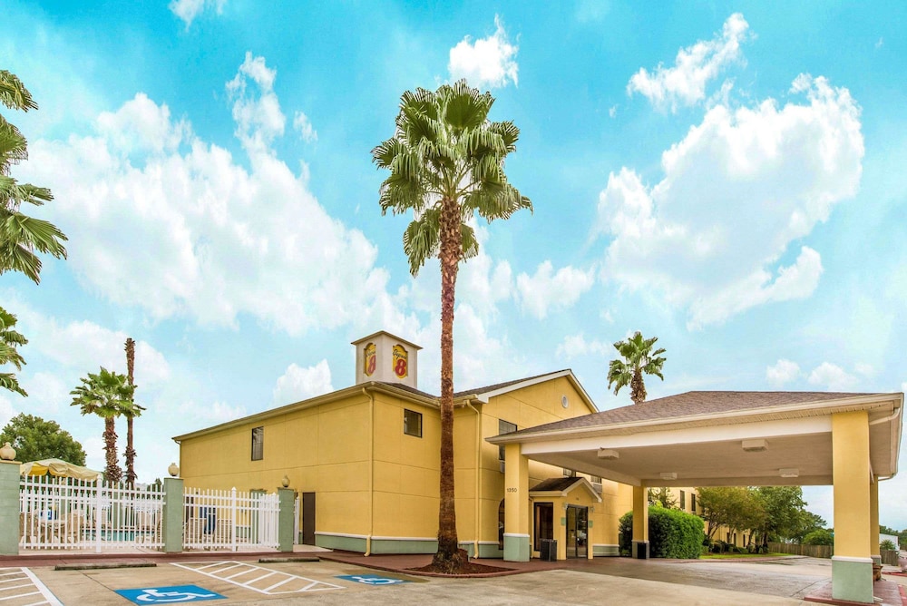Super 8 By Wyndham Lake Charles Sulphur 1/56
