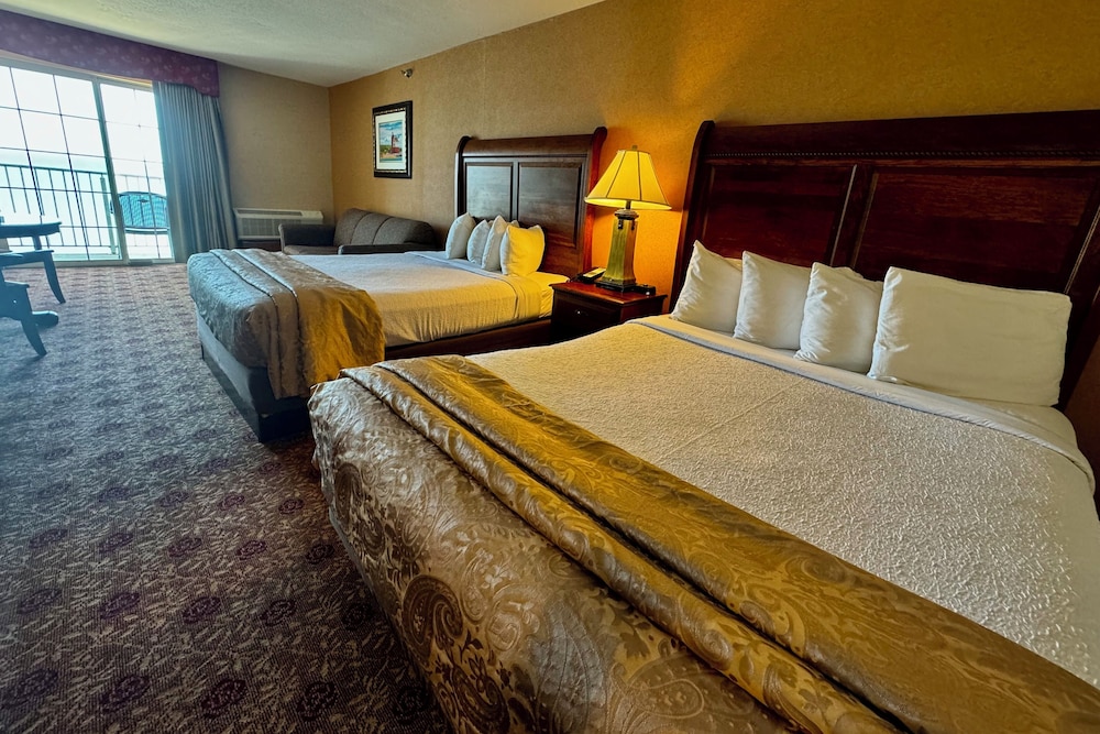 SUPERIOR, 2 QUEEN BEDS, LAKE VIEW, SOFA