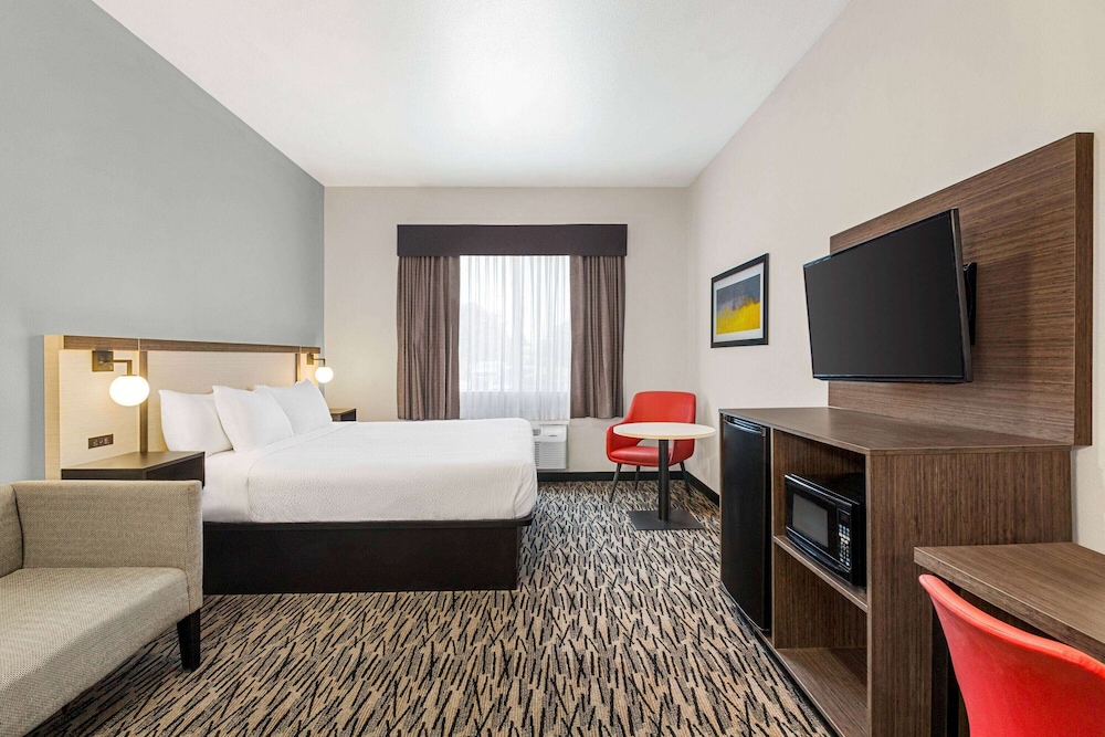 Ramada By Wyndham Marina 25/73