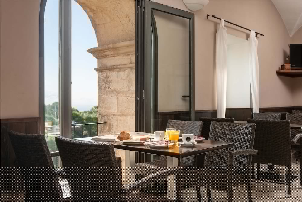 Petit Hotel Hostatgeria Sant Salvador 42/66