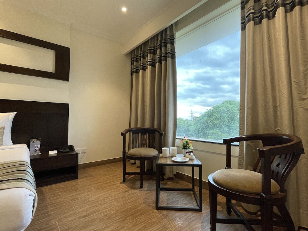 Royale Sarovar Portico Agra 47/65