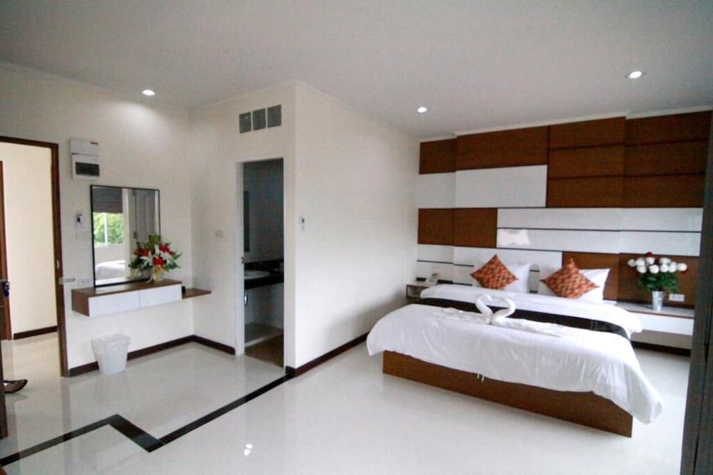 Ttt Hotel 18/48