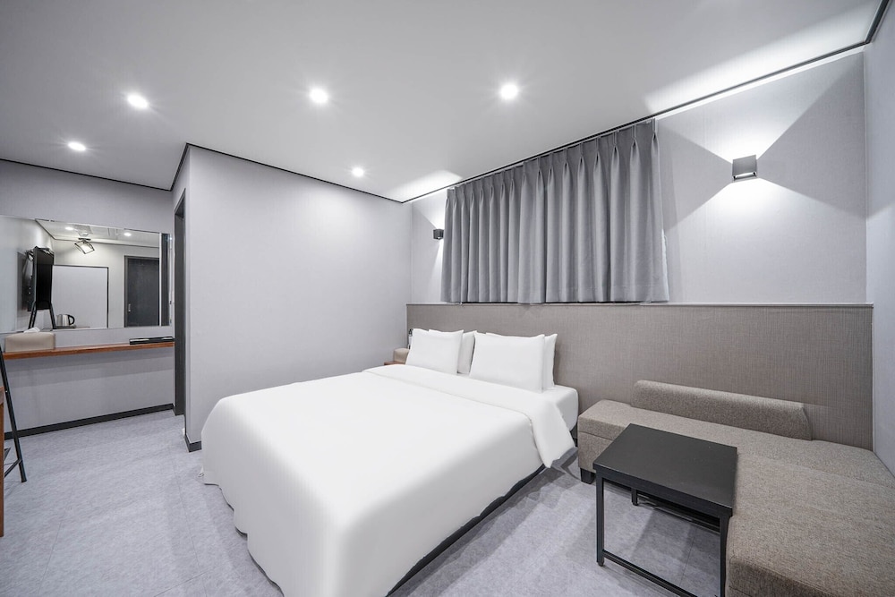 Iu Motel Changwon 15/41