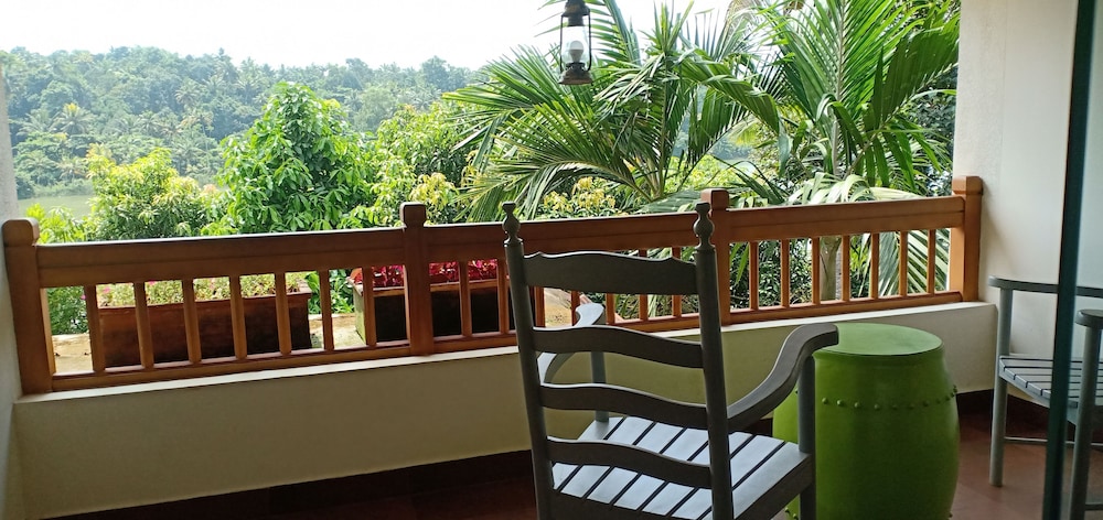 Fragrant Nature Backwater Resort & Ayurveda Spa 36/50