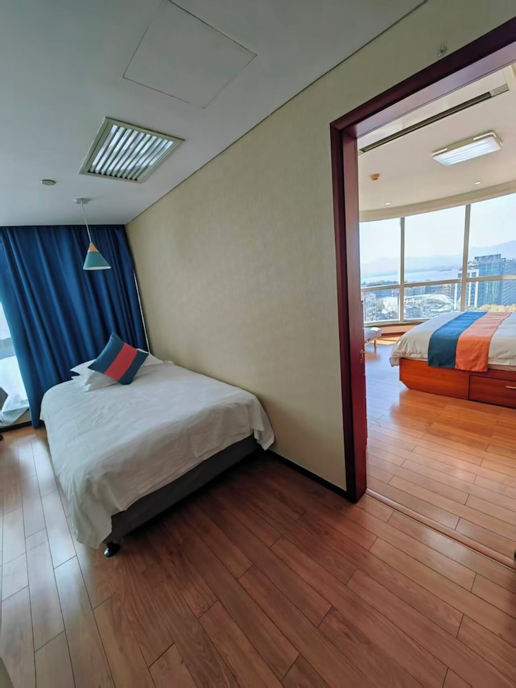East King Business Hotel 12/50