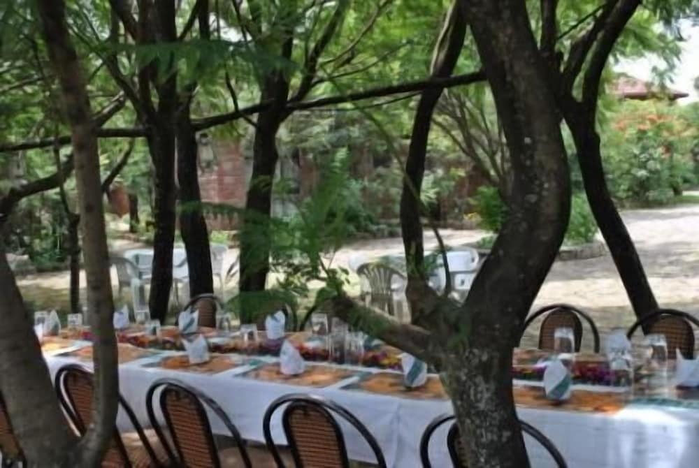 Lal Hotel And Spa 20/33