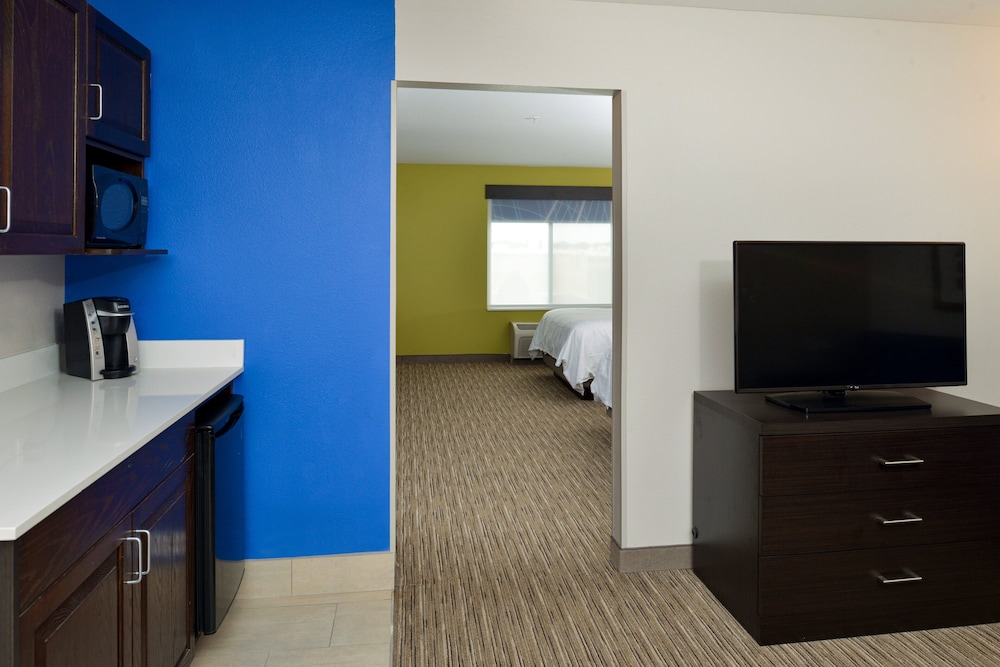 Holiday Inn Express Hotel And Suites Pueblo North 22/57