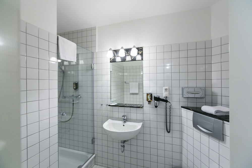 Wald & Golfhotel Lottental 27/29