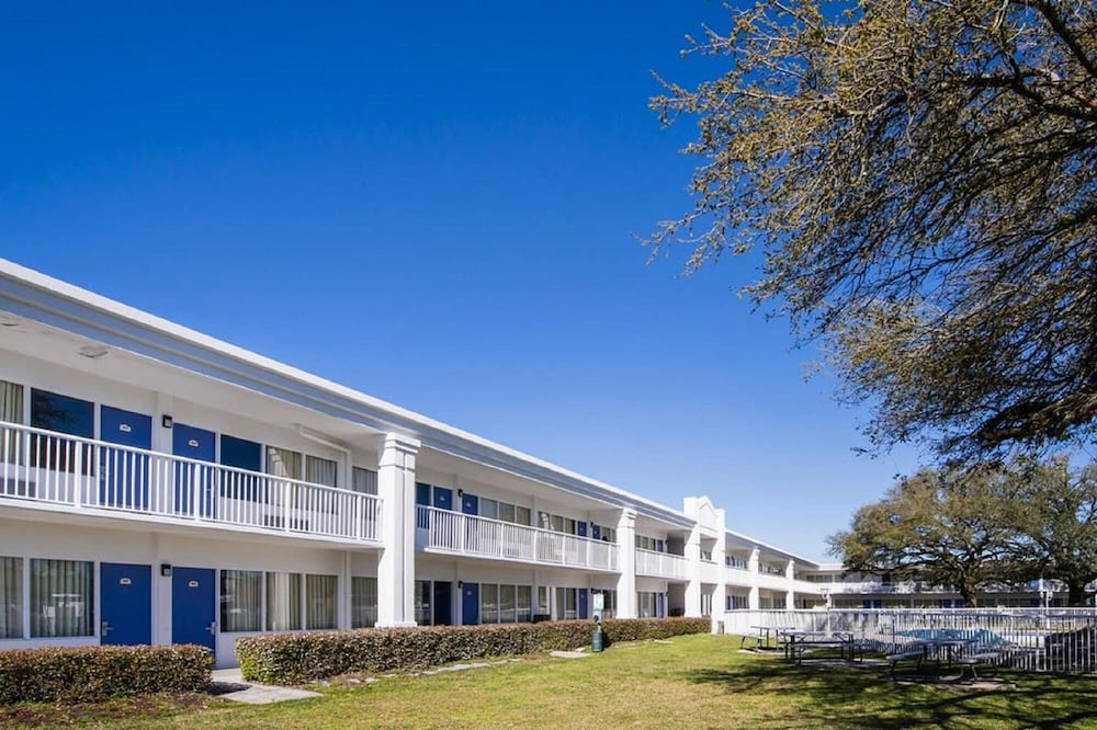 Motel6 Jacksonville, NC 12/50