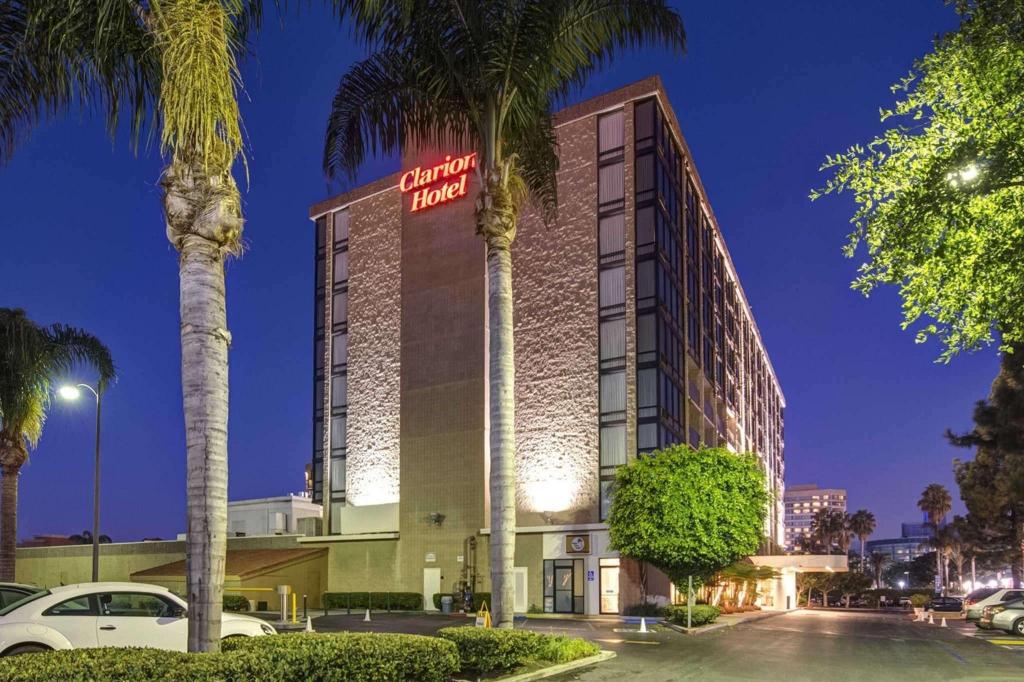 UPGRADE, SUITE, 2 DOUBLE BEDS