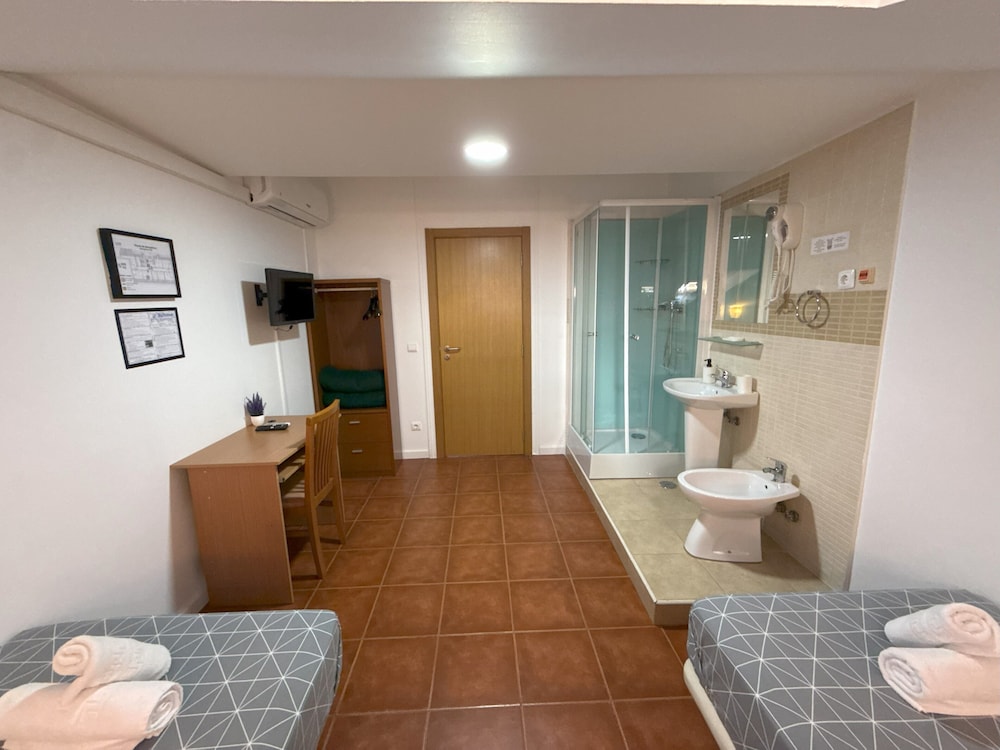 غرفة بسريرين منفصلين بحمام مشترك، Hotel Pouso Dos Anjos 10/10