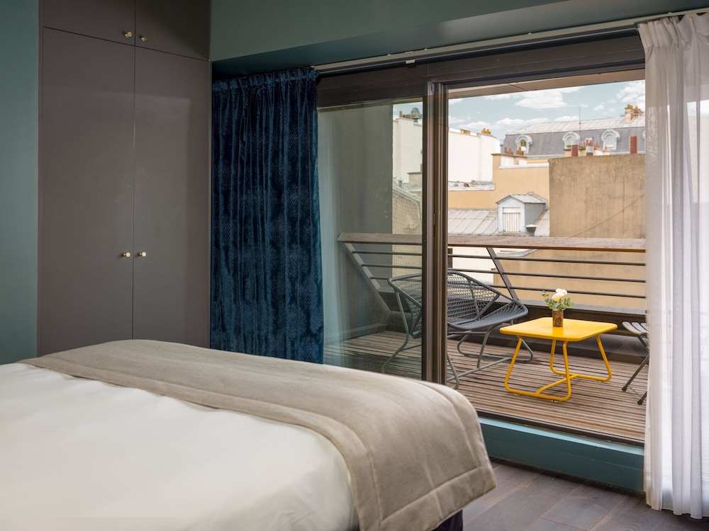 2 BEDROOMS, DUPLEX, TERRACE