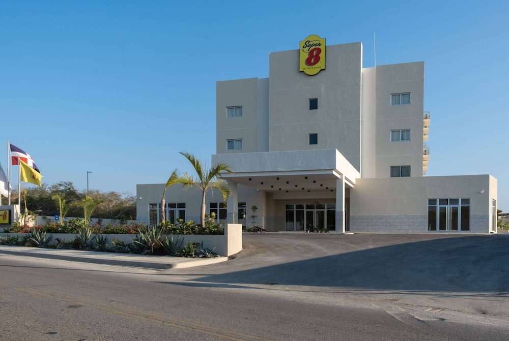 Super 8 by Wyndham Manzanillo 42/50