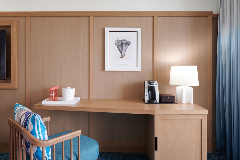 OUTRIGGER Reef Waikiki Beach Resort 74/86
