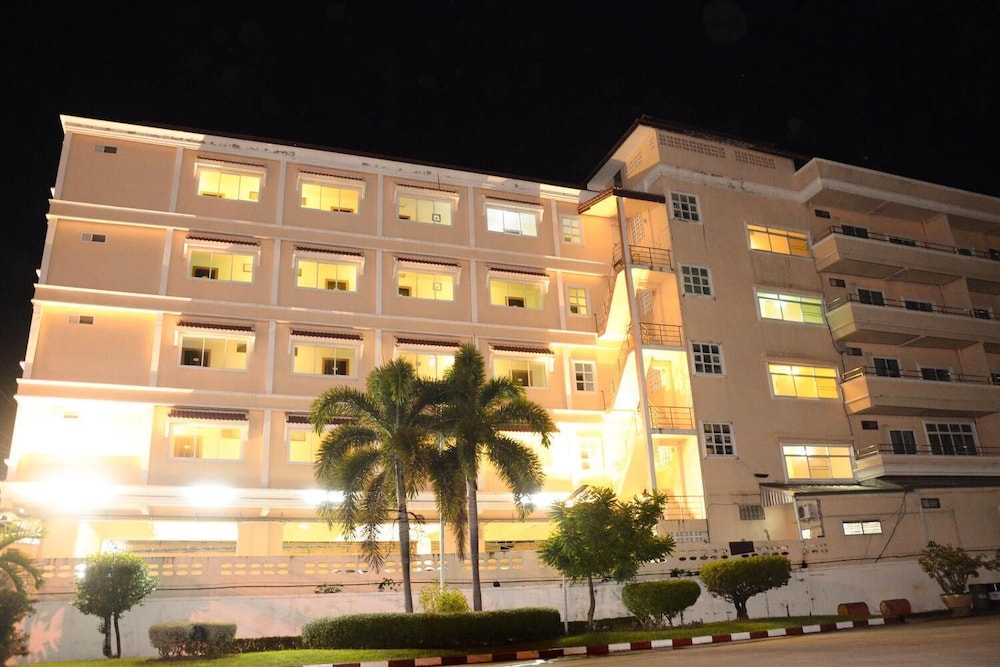 Submukdaphoomplace Hotel 2/50