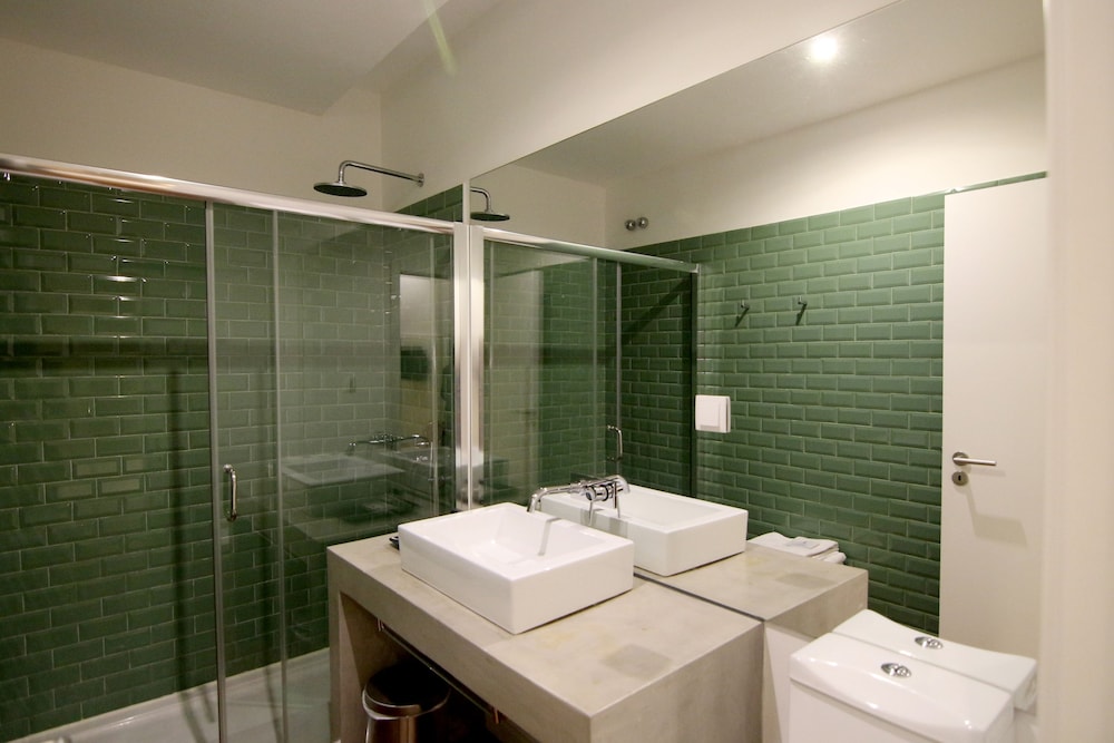 The 8 Downtown Suites 64/67
