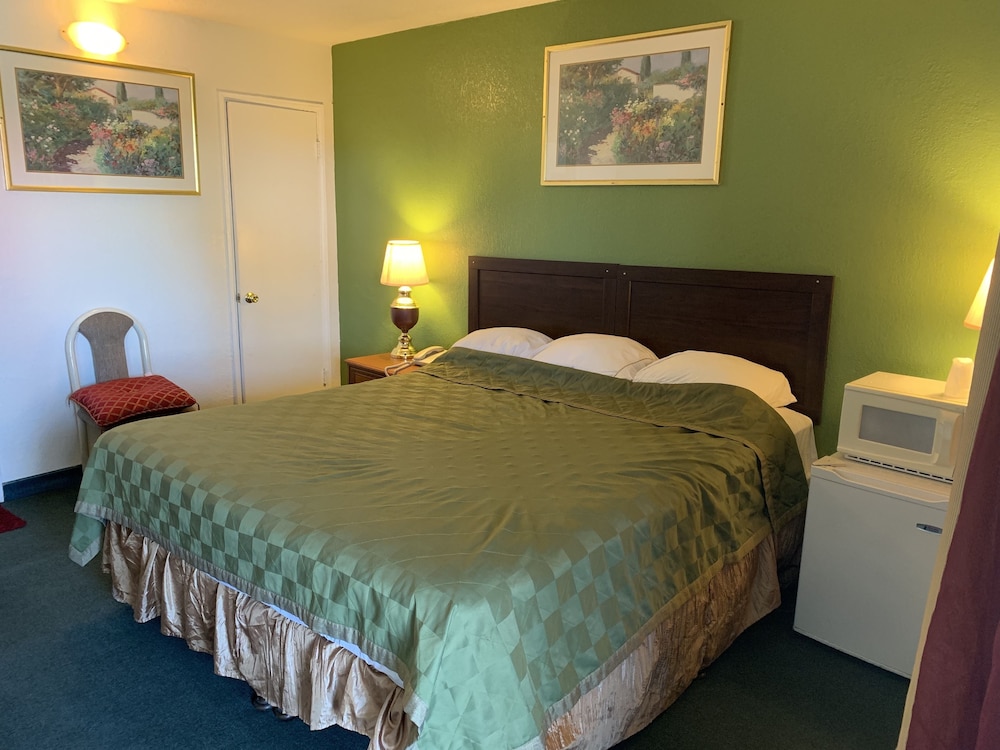 Budget Inn and Suites El Centro 12/34