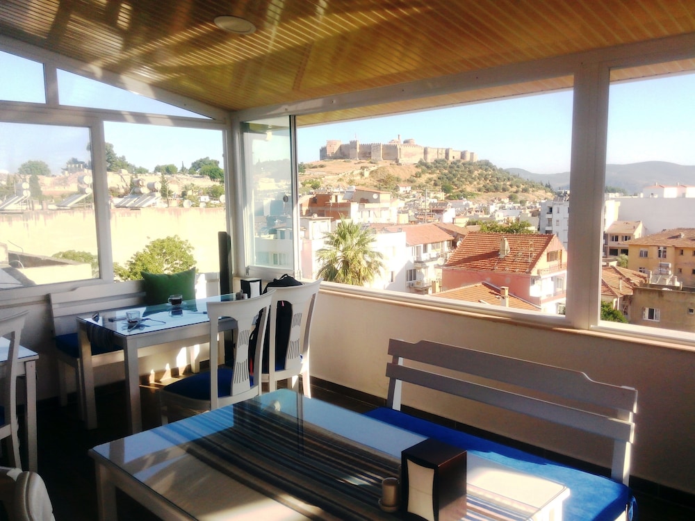 Urkmez Hotel 42/50