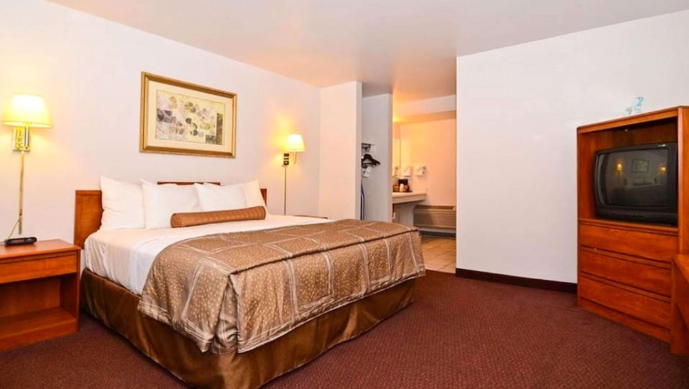 MAGNUSON HOTEL MANITOU SPRINGS 16/40