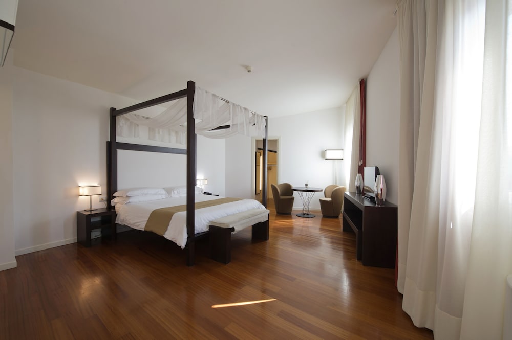 Eden Rock Resort 37/63