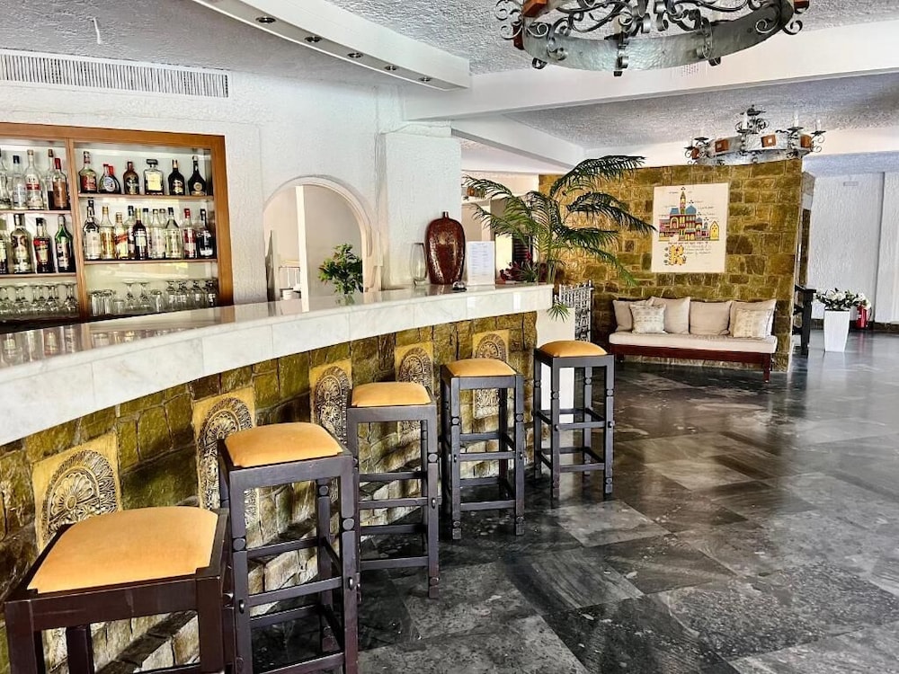 Karteros Hotel 24/49