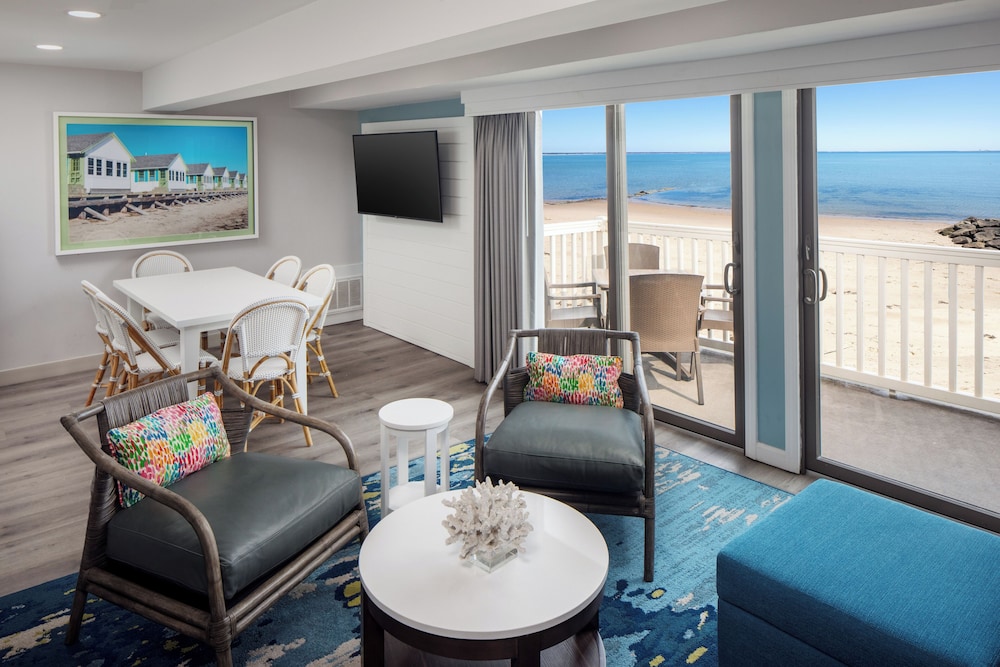Surfside Hotel and Suites 33/57