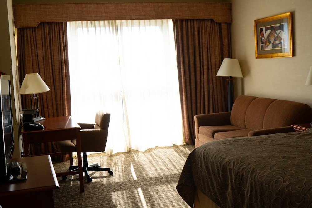 Hotel Topeka At City Center 23/36
