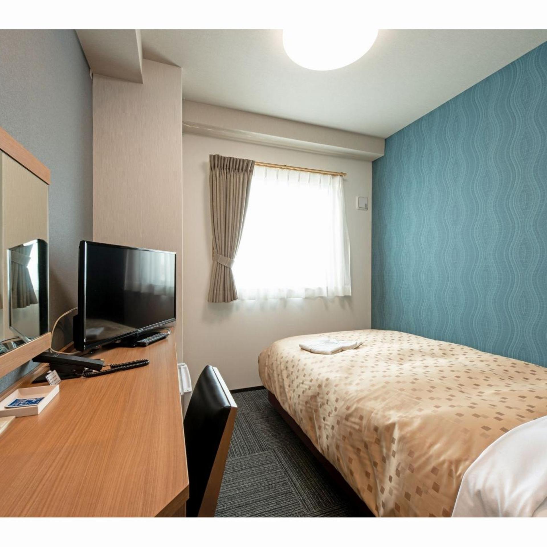 Ladies, Single, Top Floor