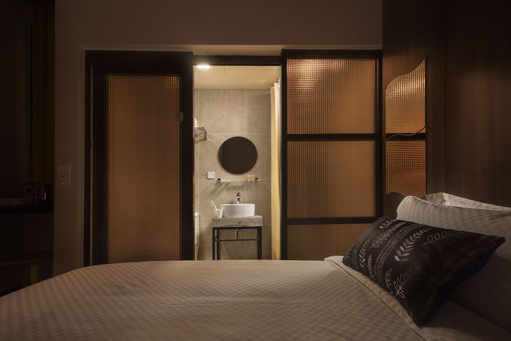 Hotel Twenty 8B 27/40