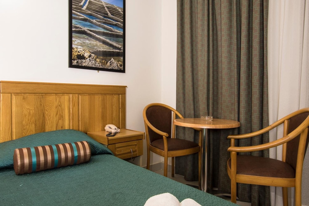 Canifor Hotel 33/44