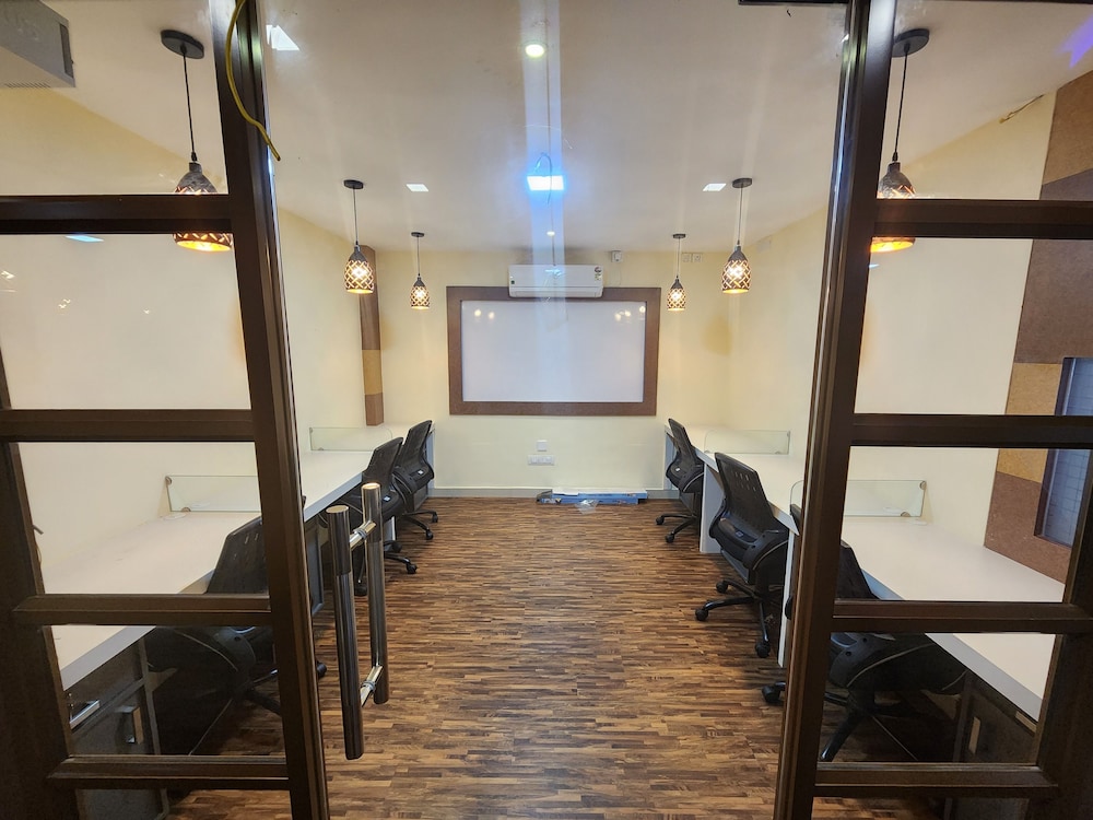 The Crescent Suites 26/33