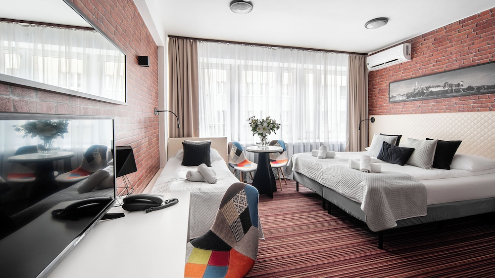 Delta Hotel 34/50