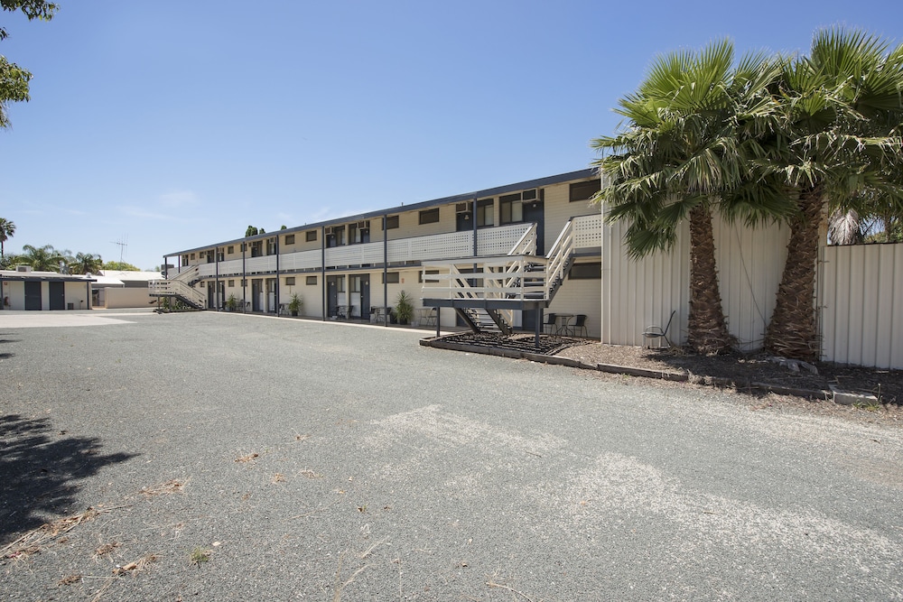 Pioneer Station Motor Inn 46/57
