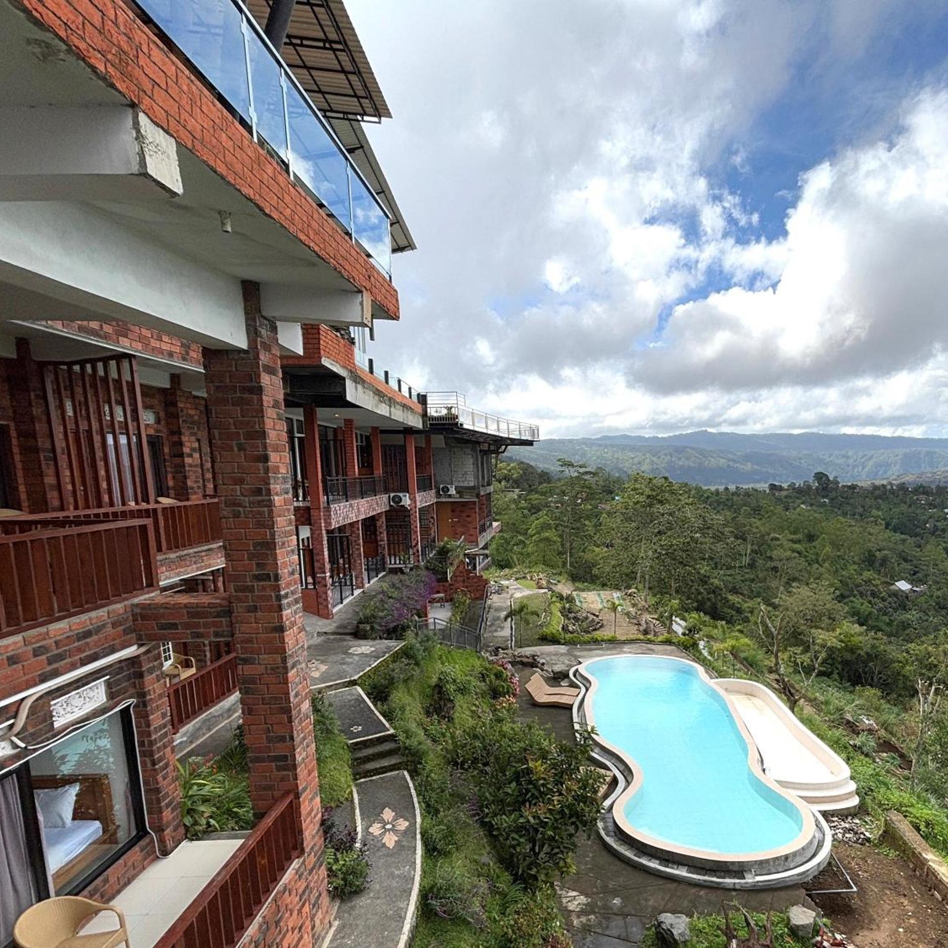 Caldera Hotel & Restaurant 42/50
